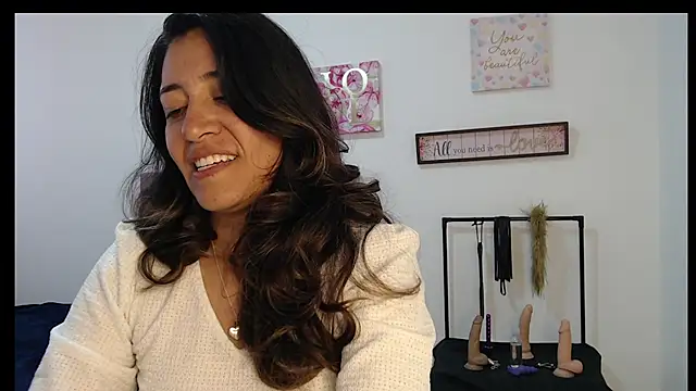 Snapshot of violeta_scott chatting on 05-05-26, 12:57 violeta scott online show from 05-05-26, 12:57