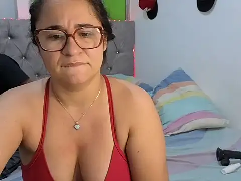 Snapshot of estrellajunior chatting on 06-17-26, 02:14 estrellajunior online show from 06-17-26, 02:14
