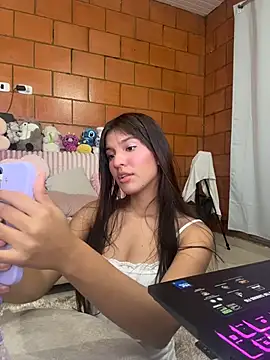 Snapshot of xayah_cute chatting on 05-21-26, 05:36 xayah cute online show from 05-21-26, 05:36