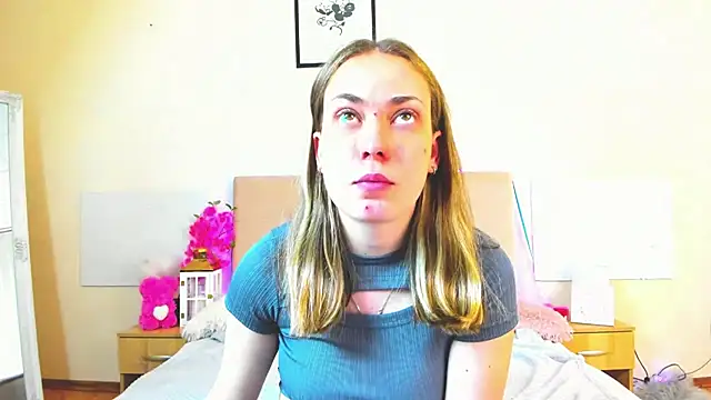Snapshot of MelanieCuty chatting on 06-03-26, 05:32 MelanieCuty online show from 06-03-26, 05:32