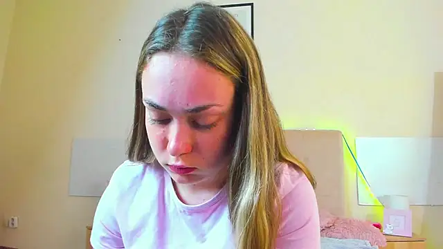 Snapshot of MelanieCuty chatting on 06-20-26, 05:32 MelanieCuty online show from 06-20-26, 05:32