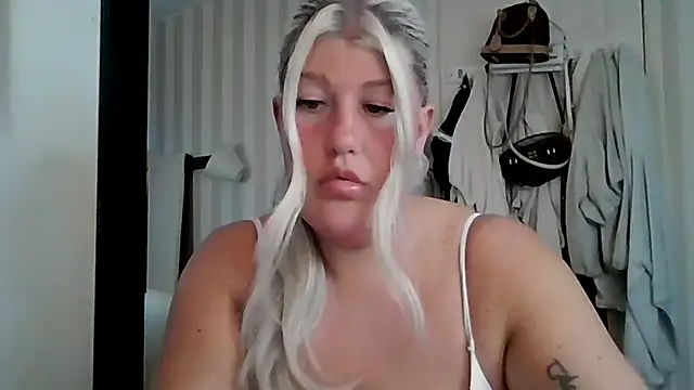 Snapshot of Lexi_Laura chatting on 05-30-26, 08:17 Lexi Laura online show from 05-30-26, 08:17
