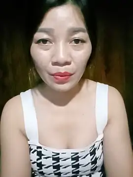 Snapshot of Yiyi102300 chatting on 05-27-26, 02:36 Yiyi102300 online show from 05-27-26, 02:36