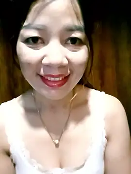 Snapshot of Yiyi102300 chatting on 06-11-26, 12:32 Yiyi102300 online show from 06-11-26, 12:32