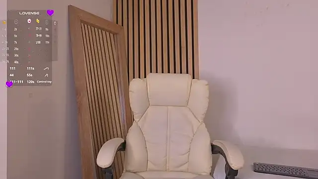 EmmaLopez11 online show from 04-22-26, 12:18