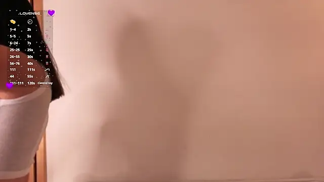 EmmaLopez11 online show from 04-24-26, 12:18