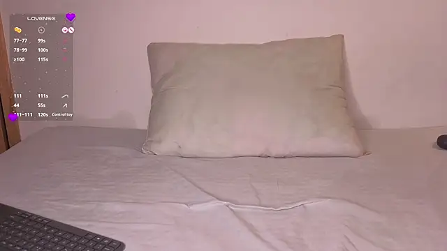 EmmaLopez11 online show from 04-25-26, 01:41