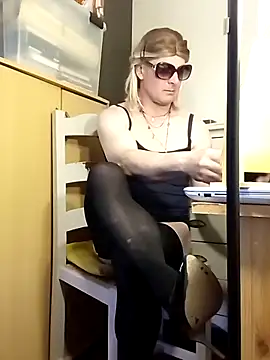 stephie83 online show from 03-23-26, 04:44