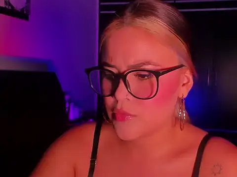Snapshot of veronicabrown_xxx chatting on 03-23-26, 04:16 veronicabrown xxx online show from 03-23-26, 04:16