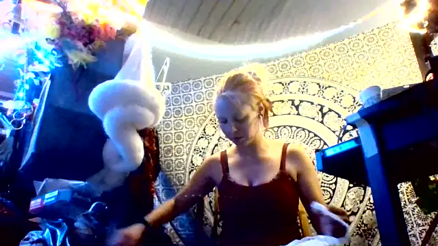 Snapshot of Ambionce chatting on 05-20-26, 11:05 Ambionce online show from 05-20-26, 11:05