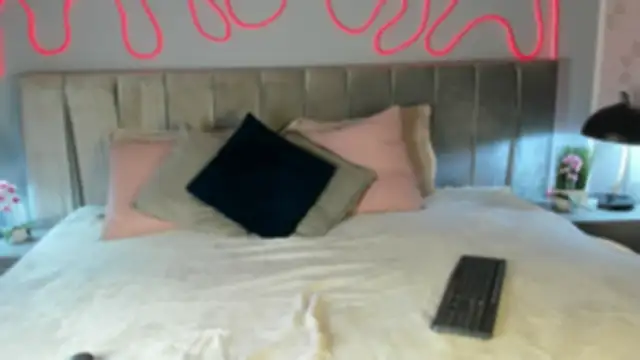 im Valskin online show from 05-18-26, 12:22