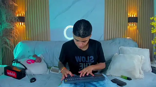 Liam Dustin online show from 08-02-26, 07:56