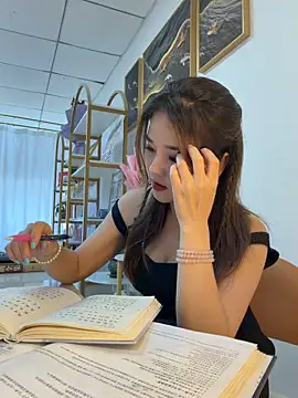 Snapshot of Xiaoxiao-y chatting on 06-09-26, 06:14 Xiaoxiao-y online show from 06-09-26, 06:14