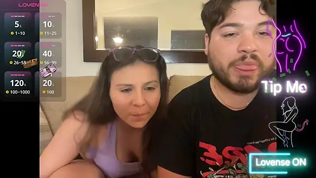 Snapshot of Redmooncity21 chatting on 03-26-26, 07:03 Redmooncity21 online show from 03-26-26, 07:03