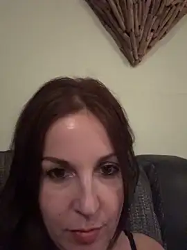 petitehotwife4u online show from 04-15-26, 08:53