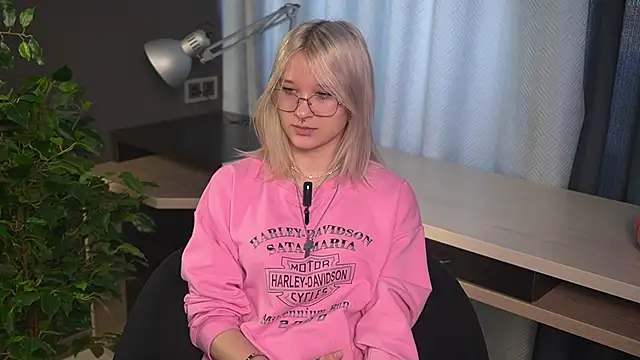 DinaSporn online show from 03-17-26, 08:28