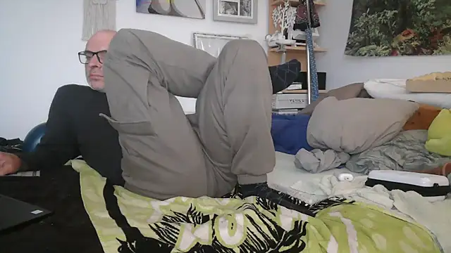 Snapshot of Thomate24 chatting on 05-11-26, 04:26 Thomate24 online show from 05-11-26, 04:26