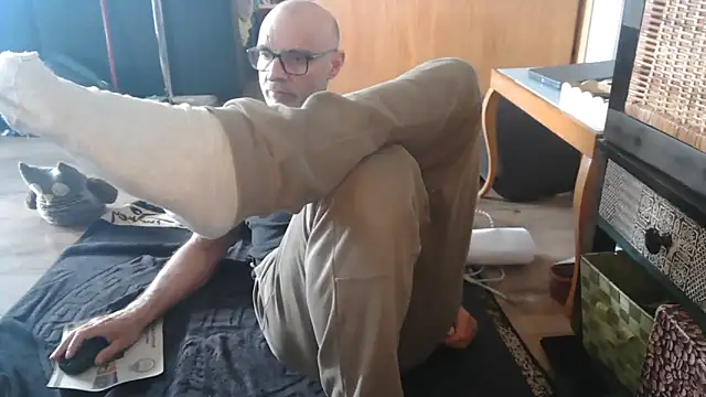 Snapshot of Thomate24 chatting on 06-09-26, 01:12 Thomate24 online show from 06-09-26, 01:12