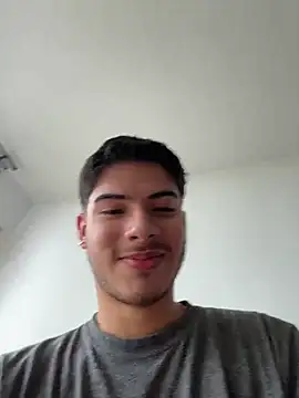 Snapshot of ApoloGray__ chatting on 04-17-26, 06:44 ApoloGray online show from 04-17-26, 06:44