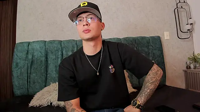 Santii Twink online show from 03-18-26, 05:32