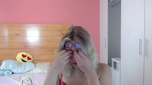 Dulce Victoria  online show from 03-21-26, 12:26