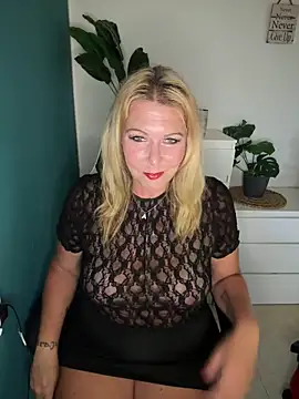 SuesseAurelie1 online show from 06-04-26, 04:24