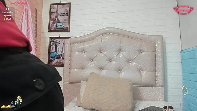 Snapshot of LITTLE-NESSA chatting on 05-07-26, 01:05 LITTLE-NESSA online show from 05-07-26, 01:05