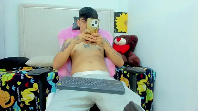 Yeison gomezz online show from 03-30-26, 04:35