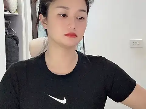 AmyLinee 1 online show from 05-17-26, 06:55