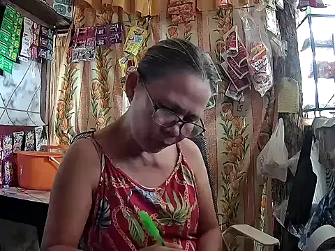 Snapshot of mommylicious_23 chatting on 07-19-26, 01:53 mommylicious 23 online show from 07-19-26, 01:53