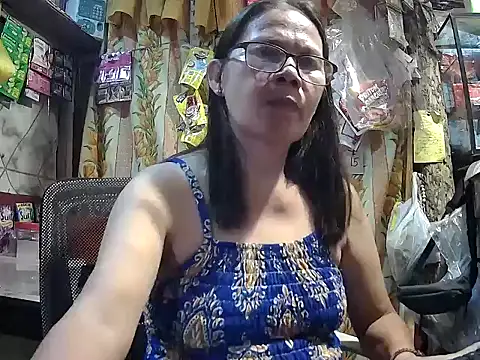 Snapshot of mommylicious_23 chatting on 07-22-26, 10:40 mommylicious 23 online show from 07-22-26, 10:40