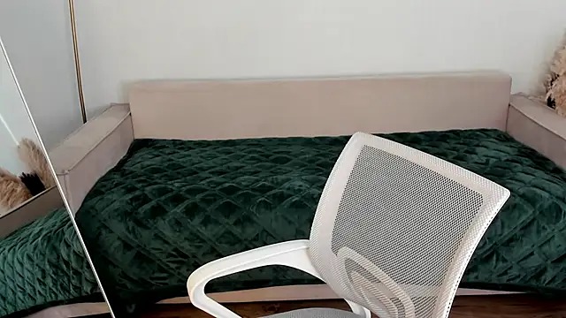 Sofa Vleifo online show from 05-30-26, 01:03