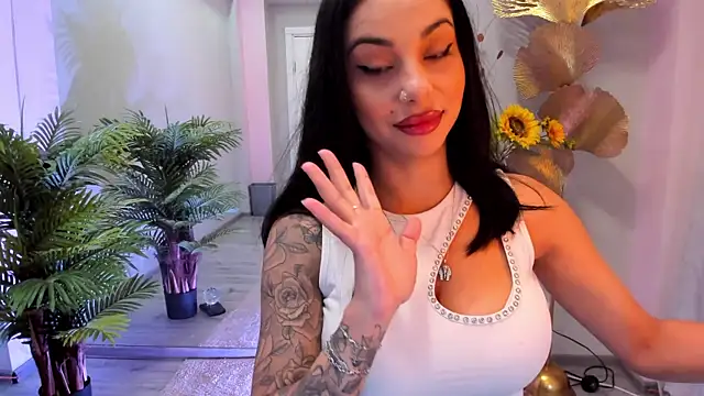 Snapshot of MissSiennaa chatting on 06-24-26, 04:44 MissSiennaa online show from 06-24-26, 04:44