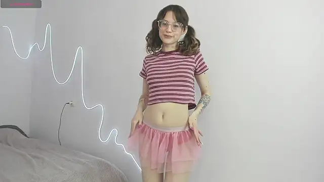 Lili pixxie  online show from 04-22-26, 02:07