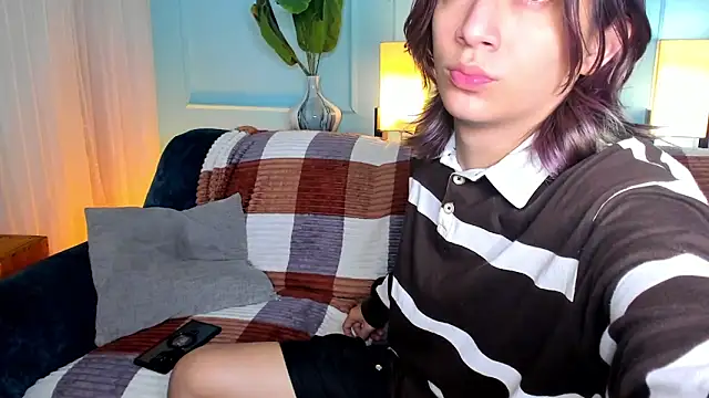 Snapshot of Keita_Moon chatting on 04-15-26, 11:50 Keita Moon online show from 04-15-26, 11:50