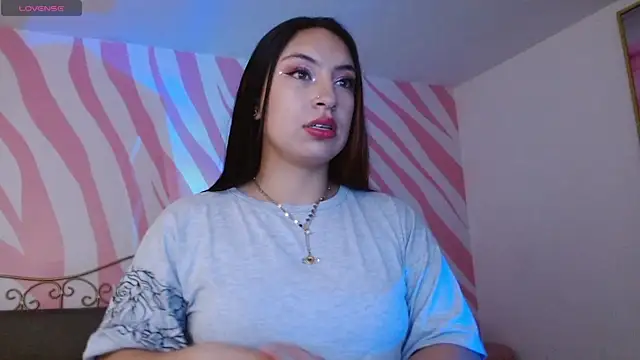 Snapshot of Scarlet_queen4 chatting on 05-06-26, 01:05 Scarlet queen4 online show from 05-06-26, 01:05