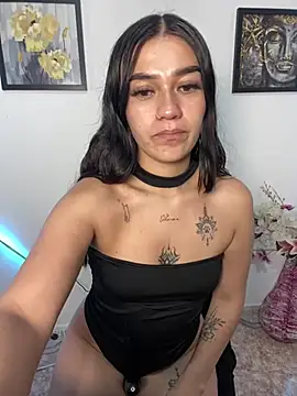 Snapshot of chloe_evans0 chatting on 05-08-26, 04:07 chloe evans0 online show from 05-08-26, 04:07