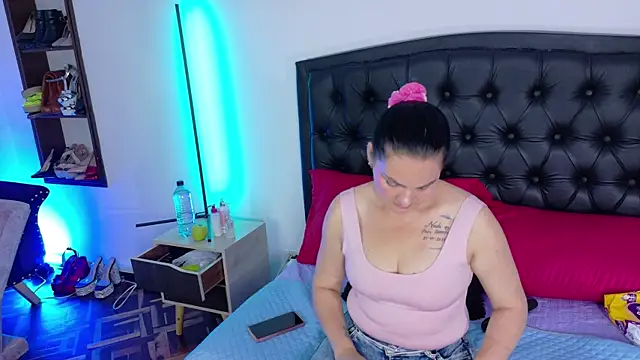 Snapshot of Scarlet_Hiit chatting on 07-10-26, 04:28 Scarlet Hiit online show from 07-10-26, 04:28