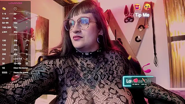 Snapshot of Violett_8 chatting on 06-19-26, 05:56 Violett 8 online show from 06-19-26, 05:56