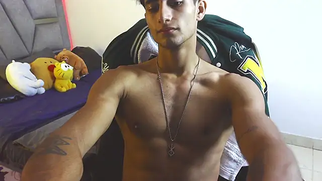 Snapshot of MaxiimoRomano_ chatting on 05-22-26, 02:55 MaxiimoRomano online show from 05-22-26, 02:55