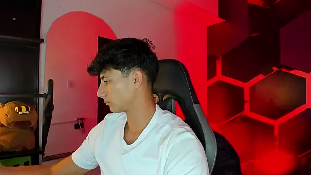 MaxiimoRomano  online show from 06-24-26, 07:13
