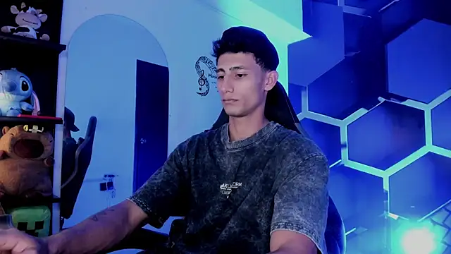 MaxiimoRomano  online show from 07-24-26, 07:23