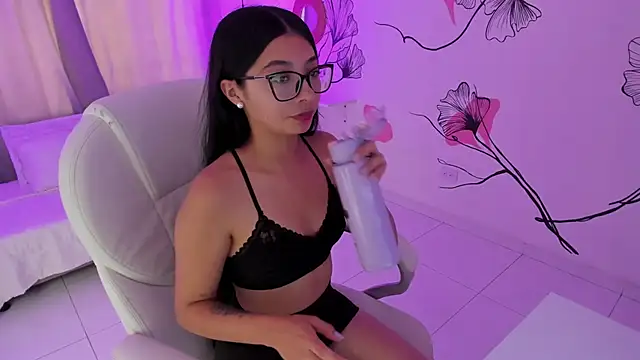 Snapshot of AishaNoor chatting on 04-14-26, 07:31 AishaNoor online show from 04-14-26, 07:31