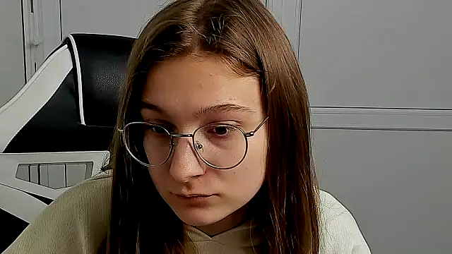 Mia kristal online show from 04-14-26, 07:03