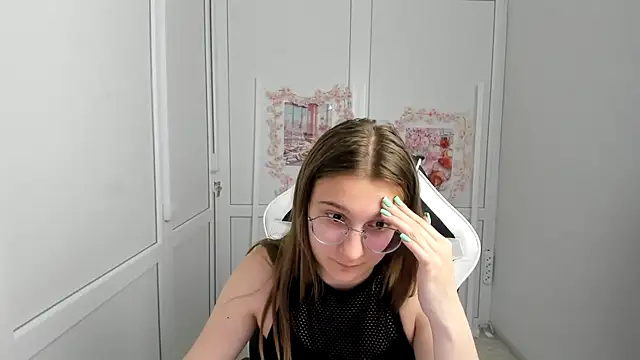 Snapshot of Mia_kristal chatting on 06-06-26, 07:13 Mia kristal online show from 06-06-26, 07:13