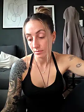Snapshot of NicoleKaiser chatting on 03-27-26, 05:01 NicoleKaiser online show from 03-27-26, 05:01