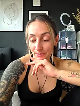 Snapshot of NicoleKaiser chatting on 04-02-26, 04:04 NicoleKaiser online show from 04-02-26, 04:04