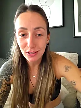 Snapshot of NicoleKaiser chatting on 04-19-26, 05:12 NicoleKaiser online show from 04-19-26, 05:12