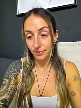 Snapshot of NicoleKaiser chatting on 05-06-26, 06:35 NicoleKaiser online show from 05-06-26, 06:35