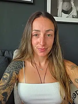 Snapshot of NicoleKaiser chatting on 05-31-26, 04:03 NicoleKaiser online show from 05-31-26, 04:03
